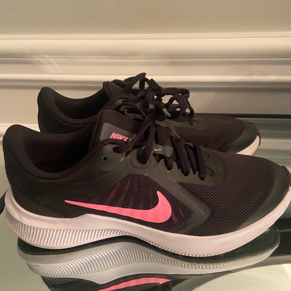 Girls Nike Running Shoes - Picture 1 of 4